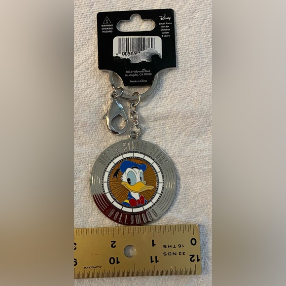 Disney Hollywood Studios NWT Key Chain/Bag Charm Donald Duck - Picture 5 of 6